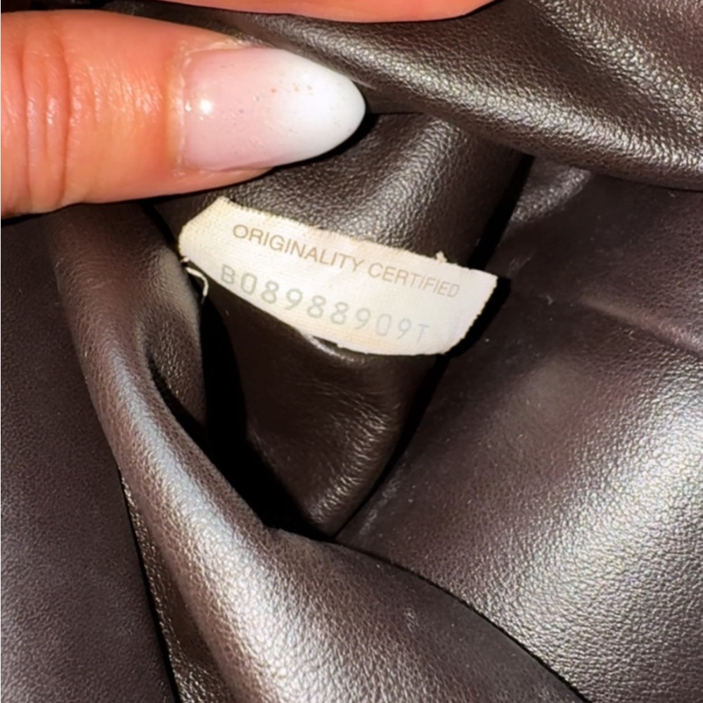 Bottega Veneta The Chain Pouch in chocolate brown. - Picture 3 of 4